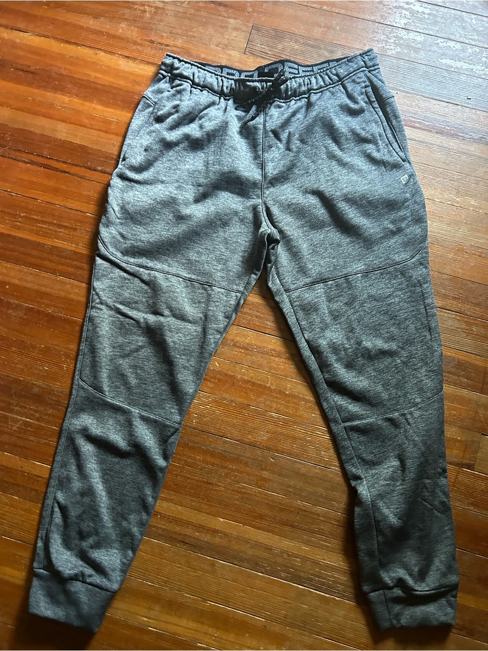 Men's Grey Athletic Jogger Pants
SIZE: L
NEVER WORN